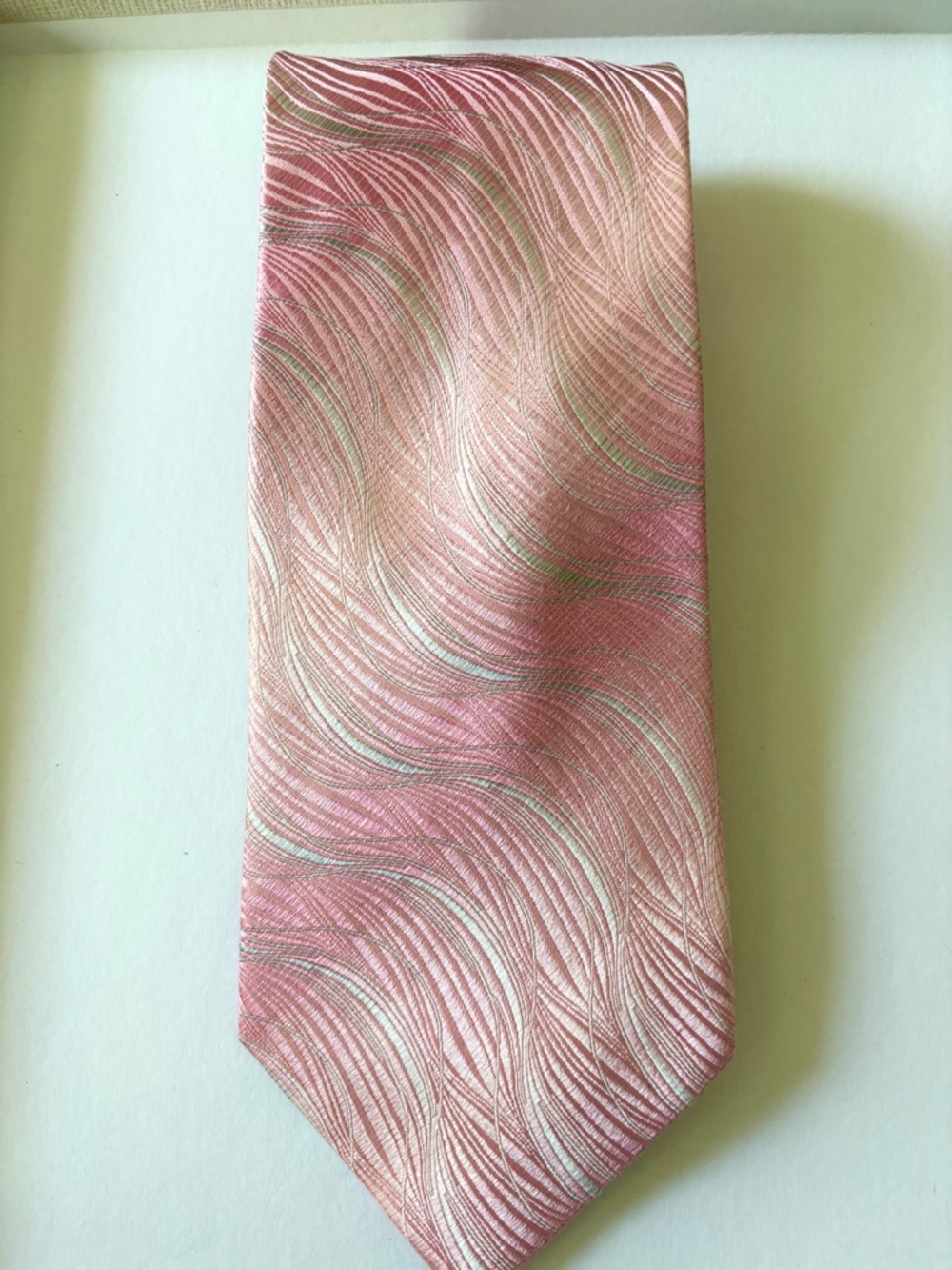 Fabio Fazio Men's Pink/ Silver Wave-Pattern Silk Tie Stunning!